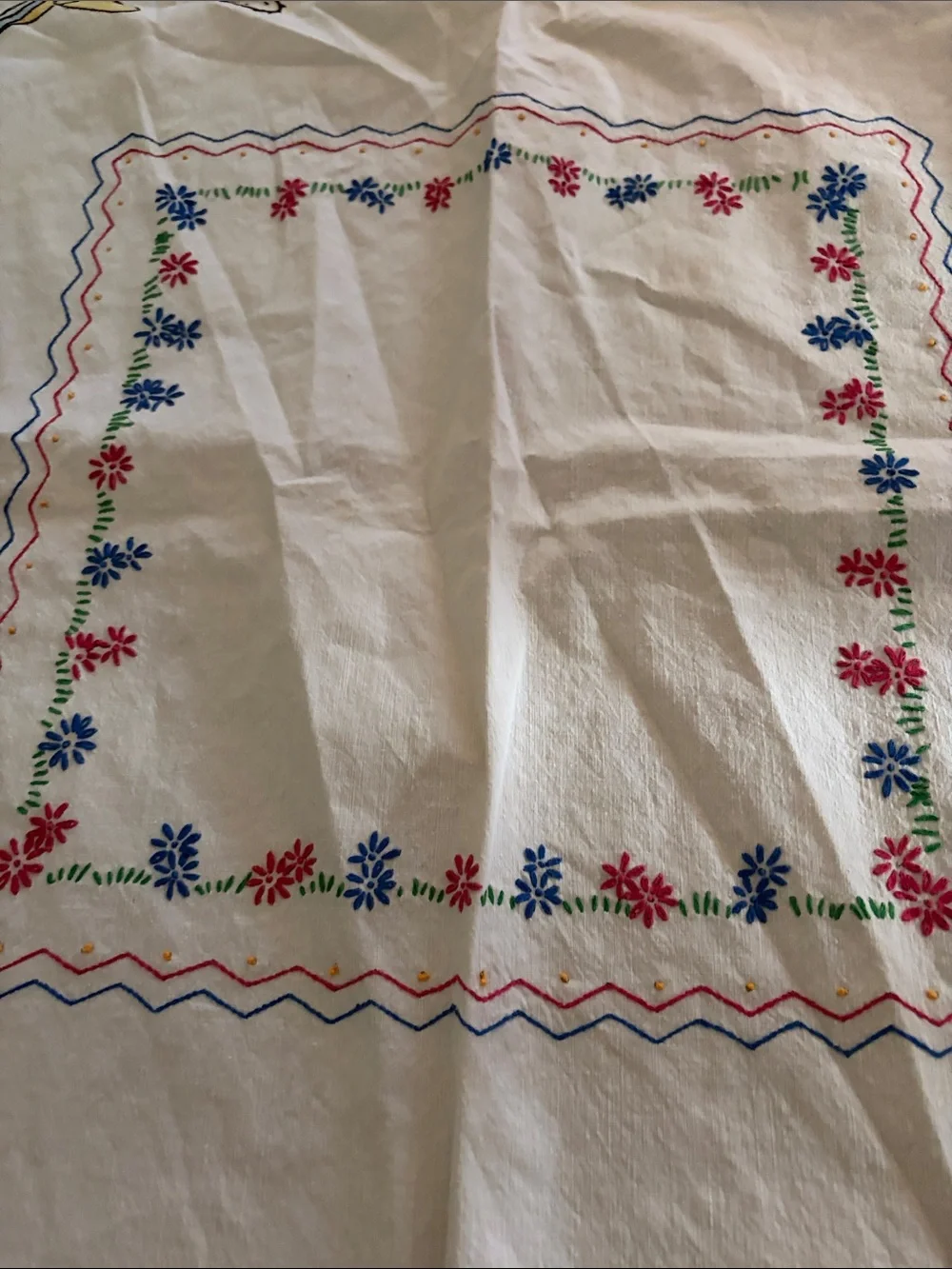 Vintage-Style White Cotton Tablecloth with Multicolor Southwestern Print